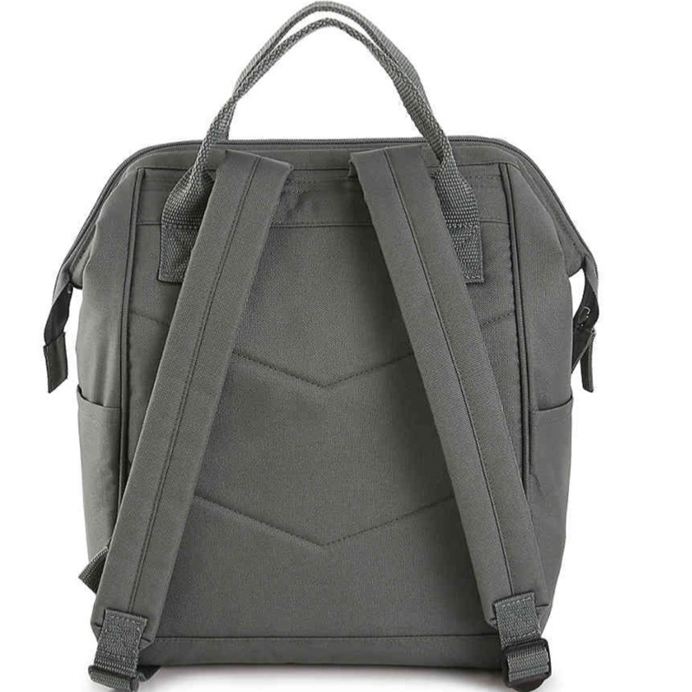 Two ways to carry backpack. - Picture 6 of 8